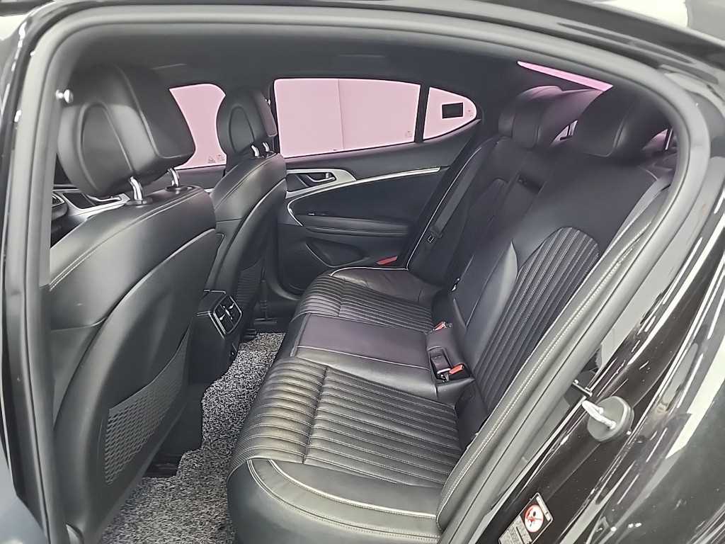 Genesis G70 - Vista 12