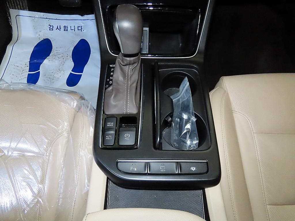 HYUNDAI Grandeur - Vista 12
