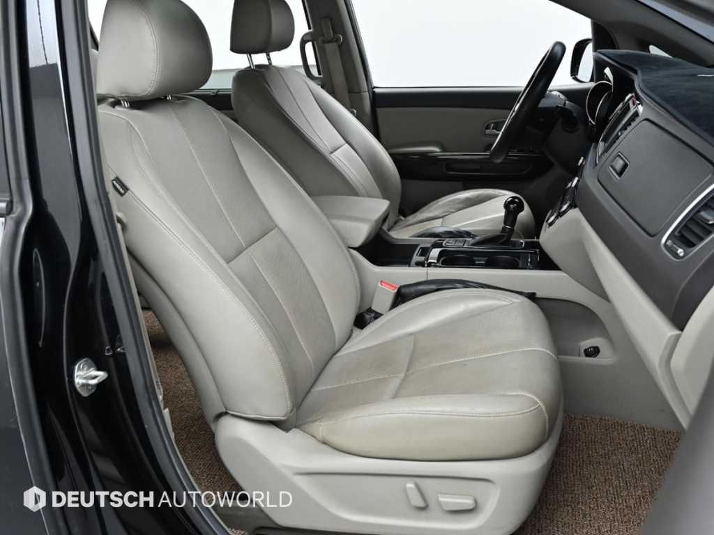 KIA Carnival - Vista 10