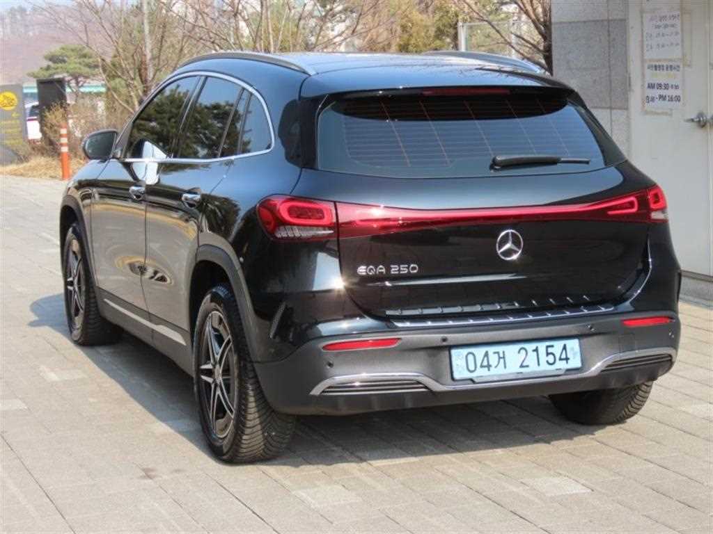Mercedes Benz EQA - Vista 4