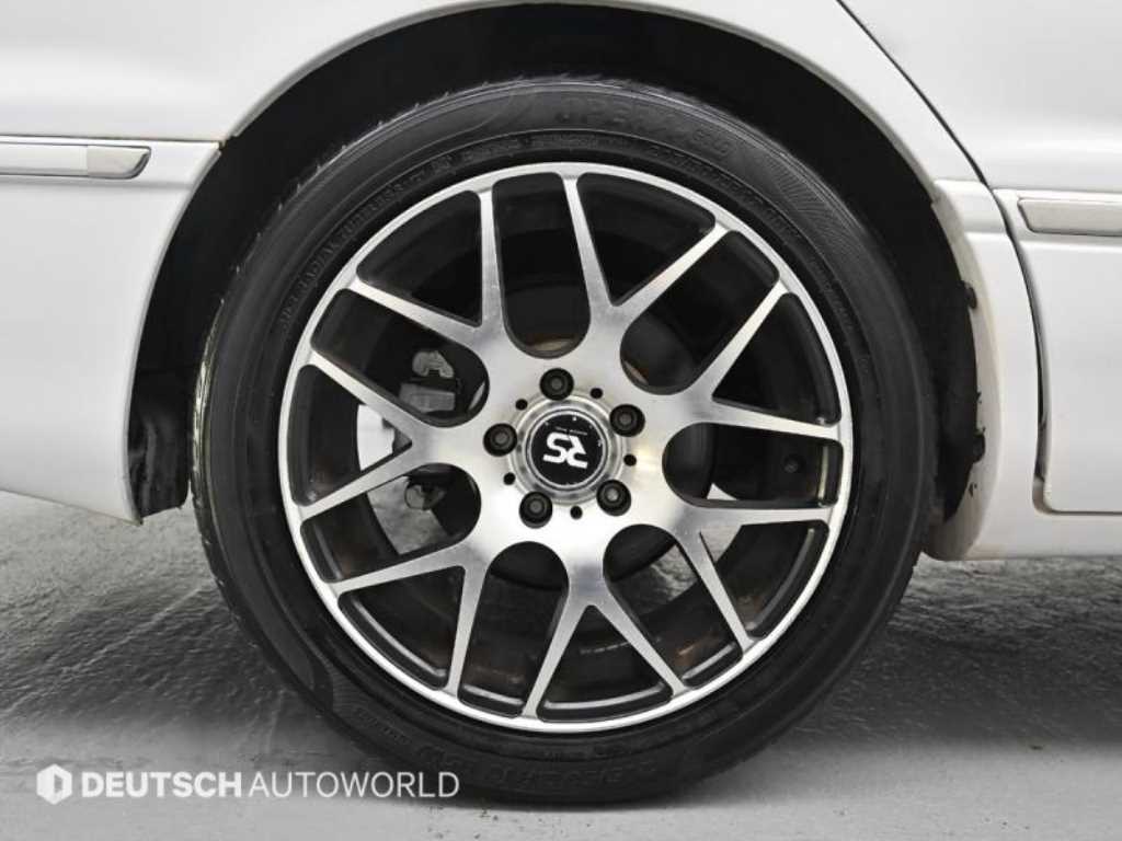 HYUNDAI Dynasty - Vista 5