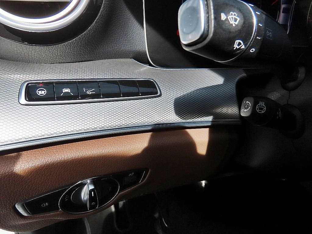 Mercedes Benz E class - Vista 12