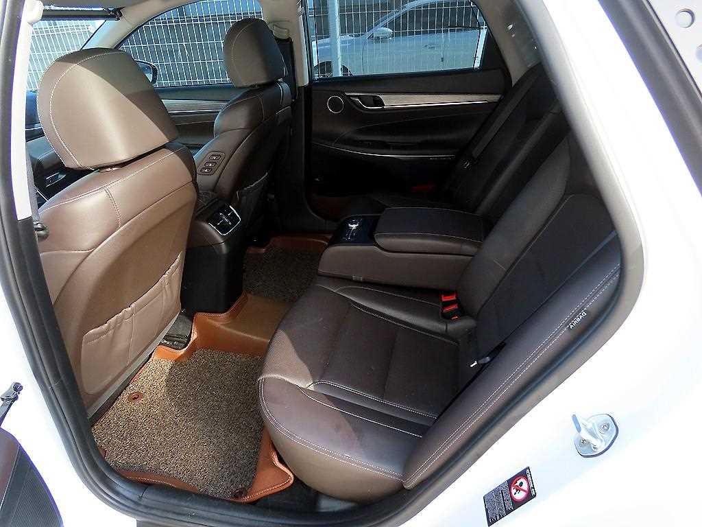 HYUNDAI Grandeur - Vista 6