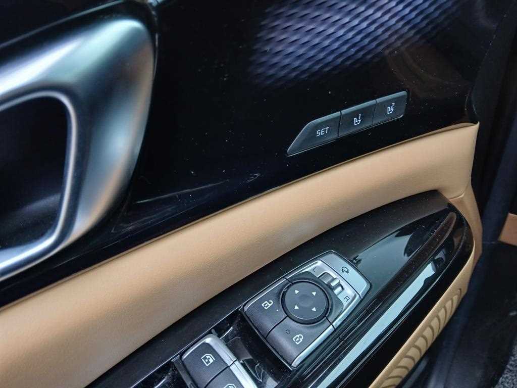 KIA Carnival - Vista 12