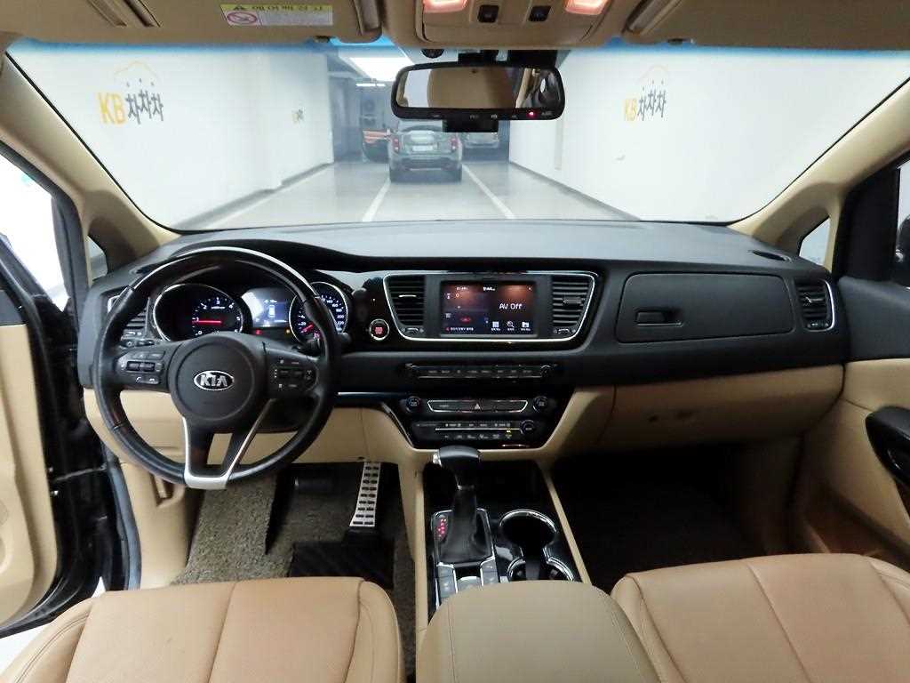KIA Carnival - Vista 6