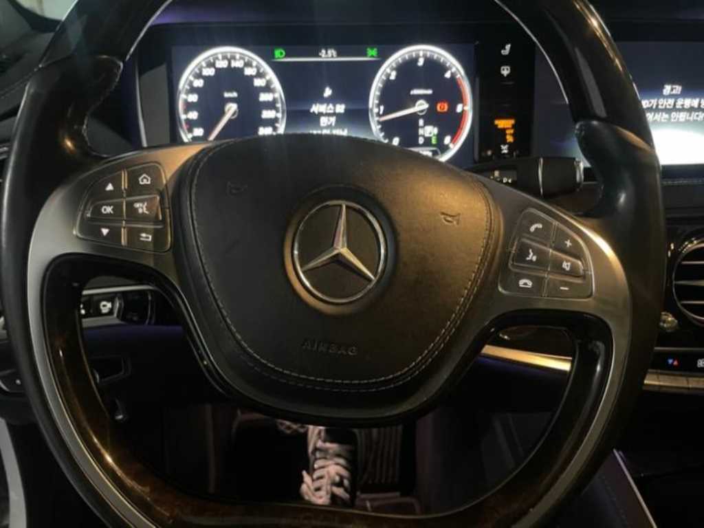 Mercedes Benz S Class - Vista 5