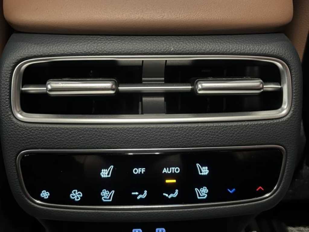 Genesis GV70 - Vista 9