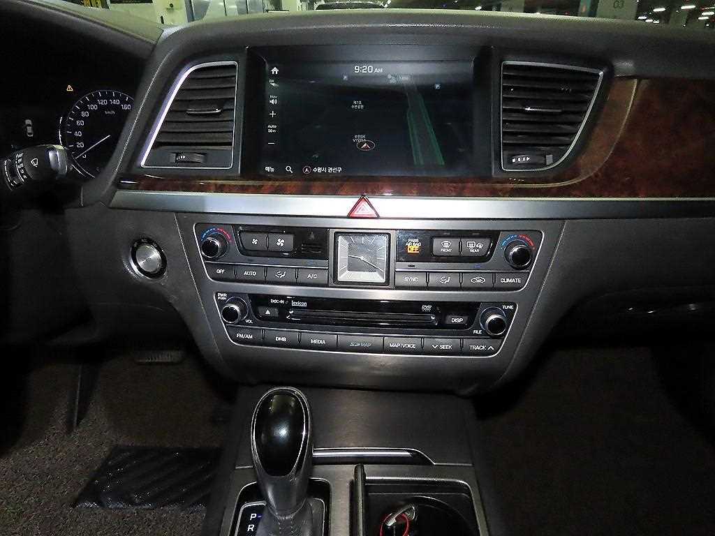 HYUNDAI Genesis - Vista 11