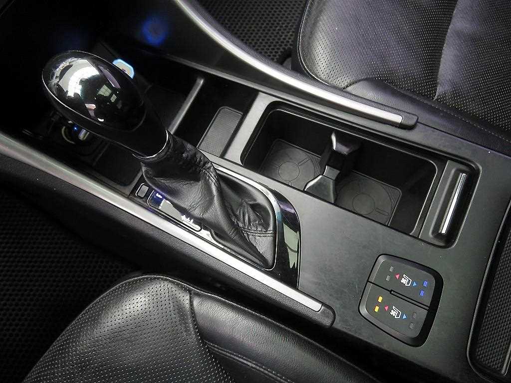 HYUNDAI Sonata - Vista 12