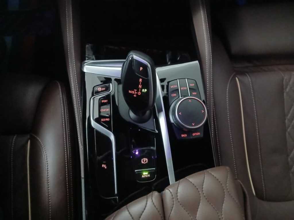 BMW 5 Series 2022 Negro - Importación desde Corea - HF Imports Iquique - Foto 13