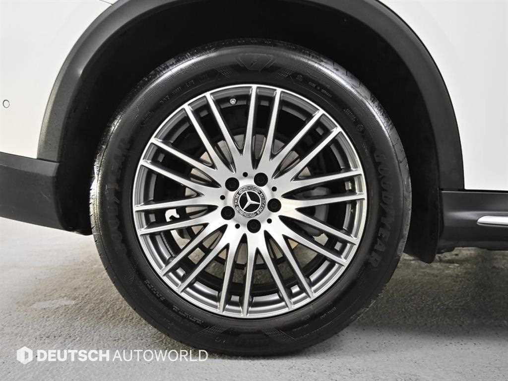 Mercedes Benz GLC Class - Vista 5