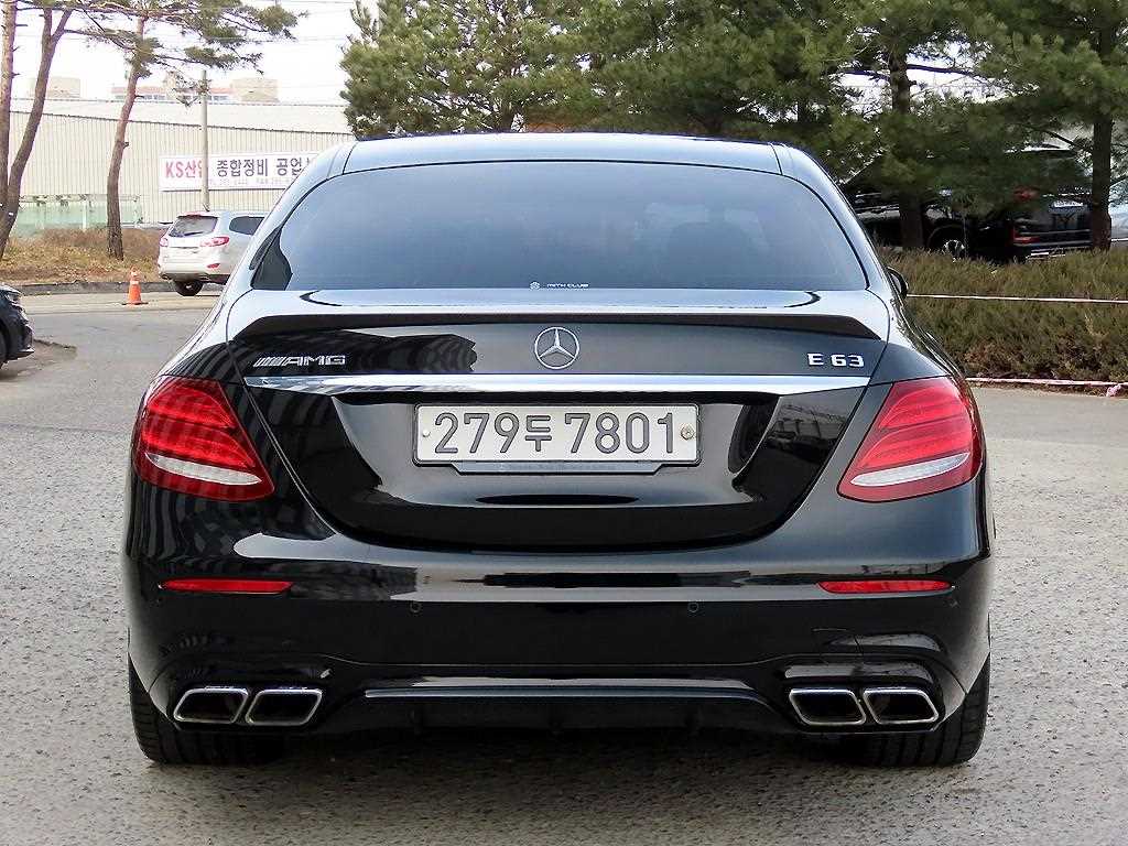 Mercedes Benz AMG GT - Vista 4