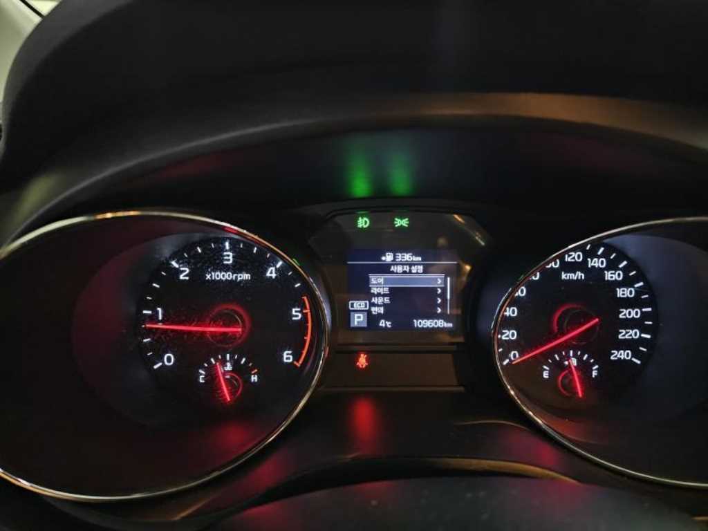 KIA Carnival - Vista 5