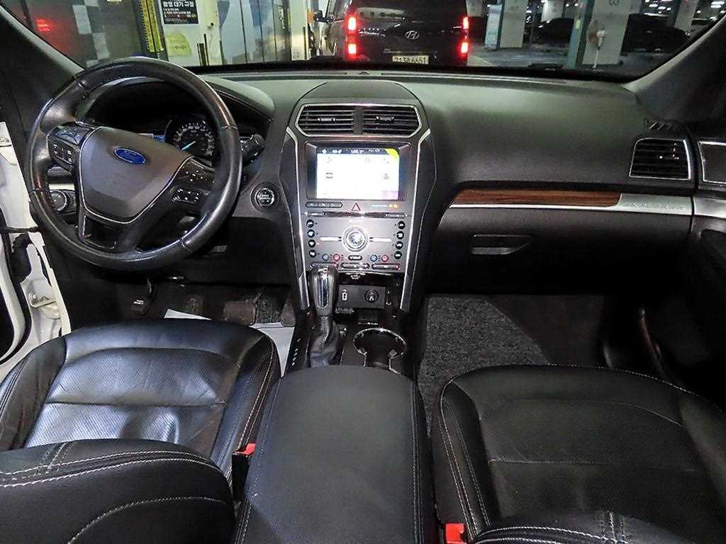 Ford Explorer - Vista 10