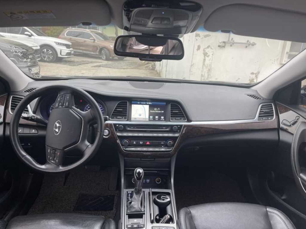 HYUNDAI Aslan - Vista 5