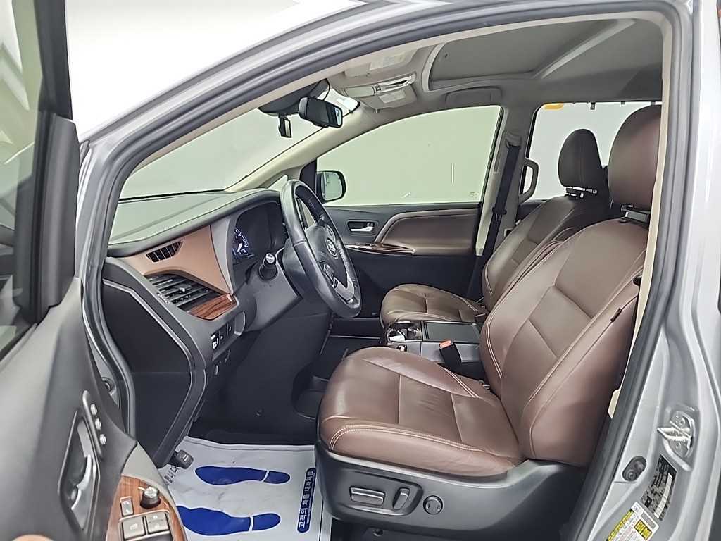 Toyota Siena - Vista 11