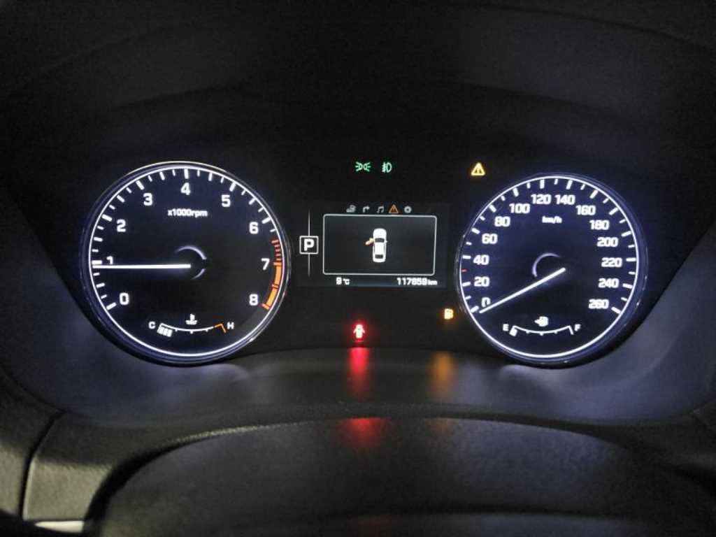 HYUNDAI Genesis - Vista 8