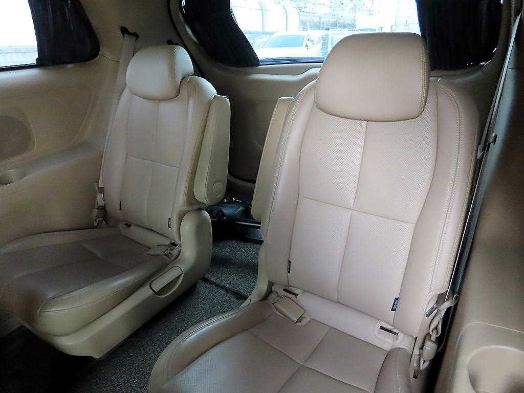 KIA Carnival - Vista 7