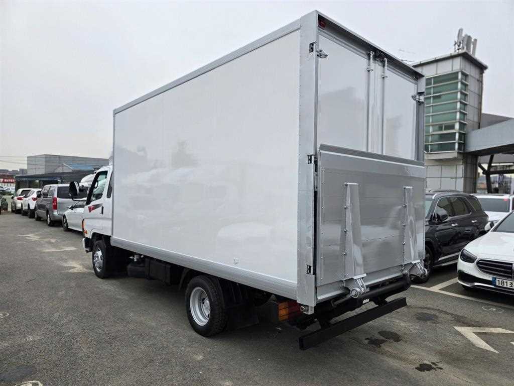 medium and large cargo truck - Vista 6