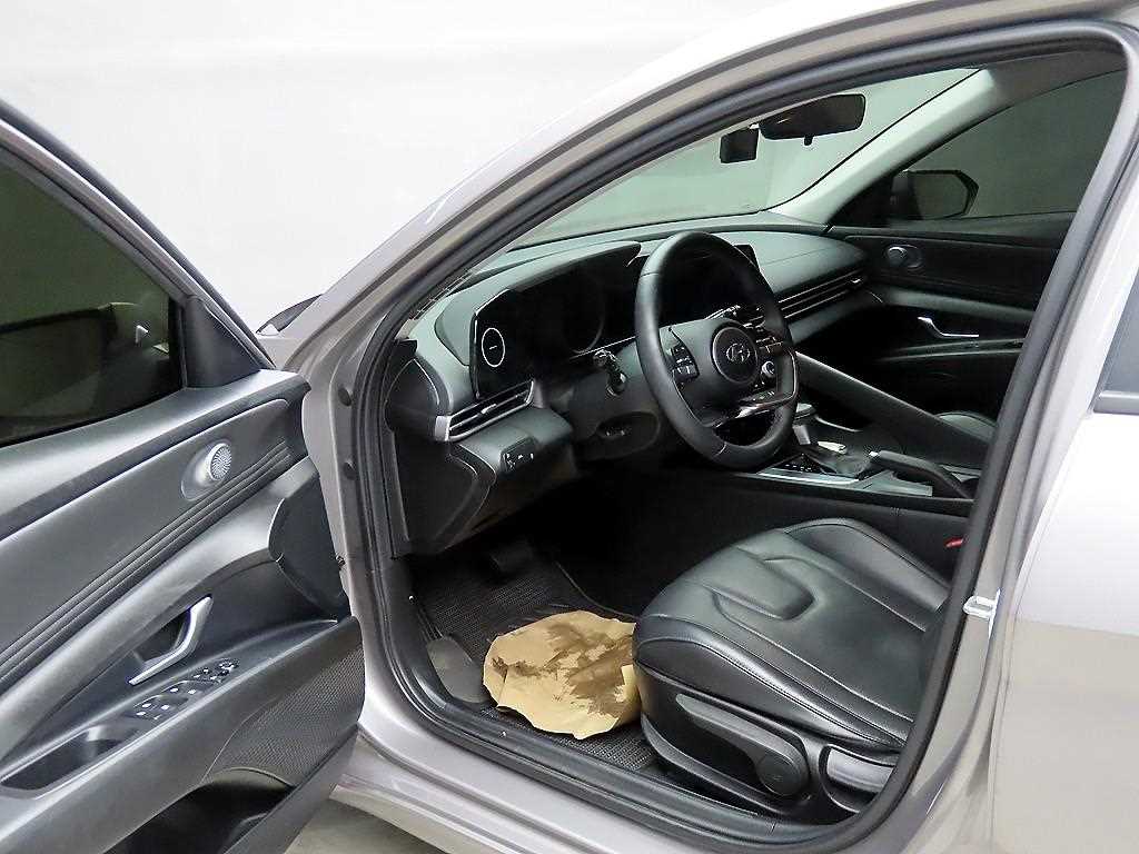 HYUNDAI Avante - Vista 5