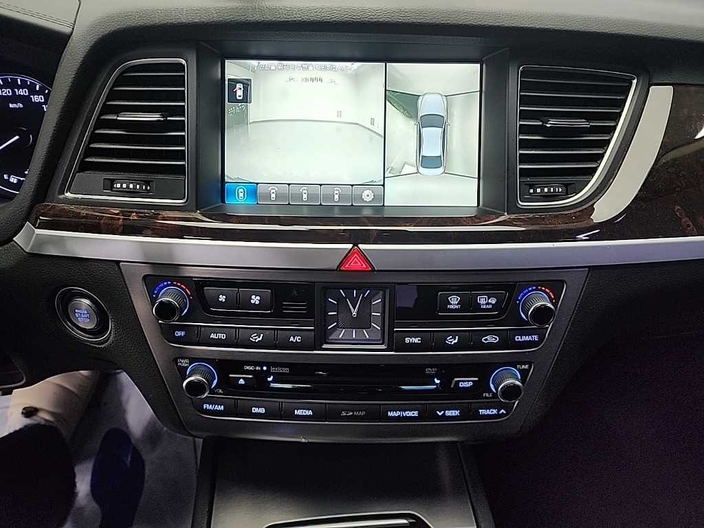 HYUNDAI Genesis - Vista 10