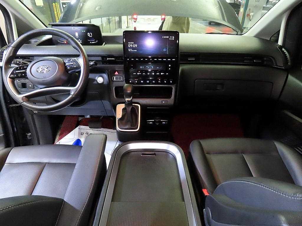 HYUNDAI Staria - Vista 10