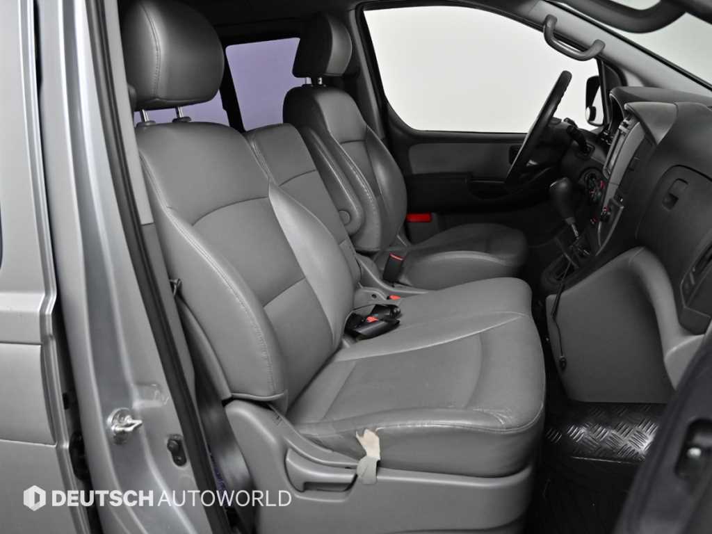 HYUNDAI Starex - Vista 10