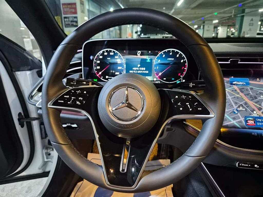 Mercedes Benz E class - Vista 8