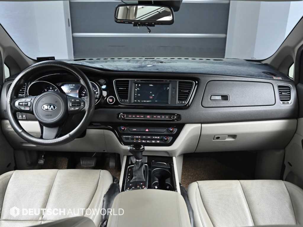 KIA Carnival - Vista 7
