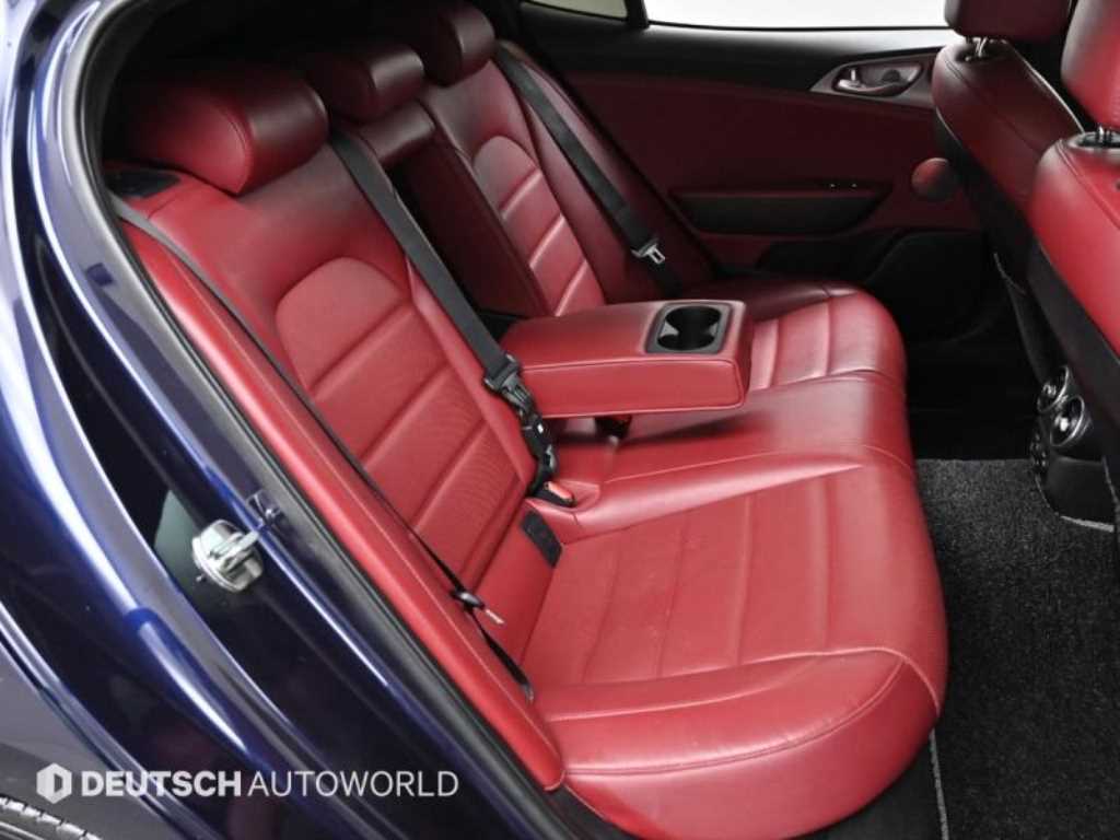 KIA Stinger - Vista 12