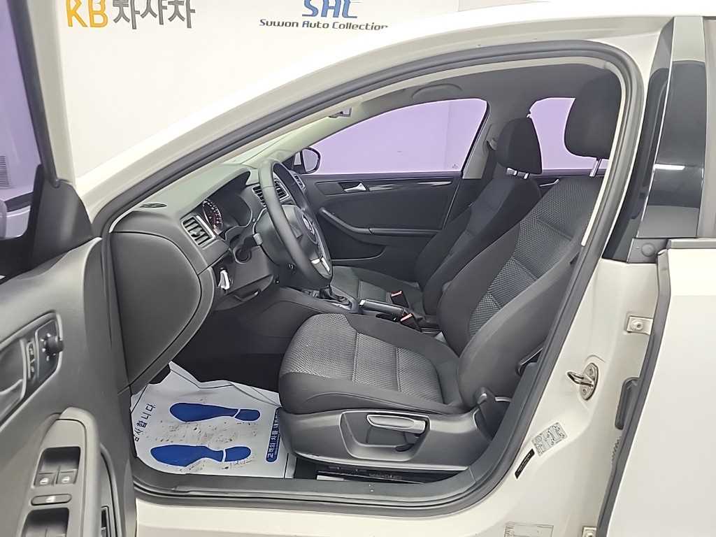 Volkswagen Jetta - Vista 11