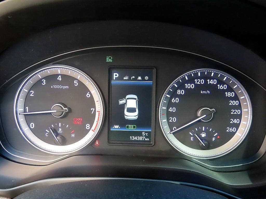 HYUNDAI Grandeur - Vista 9