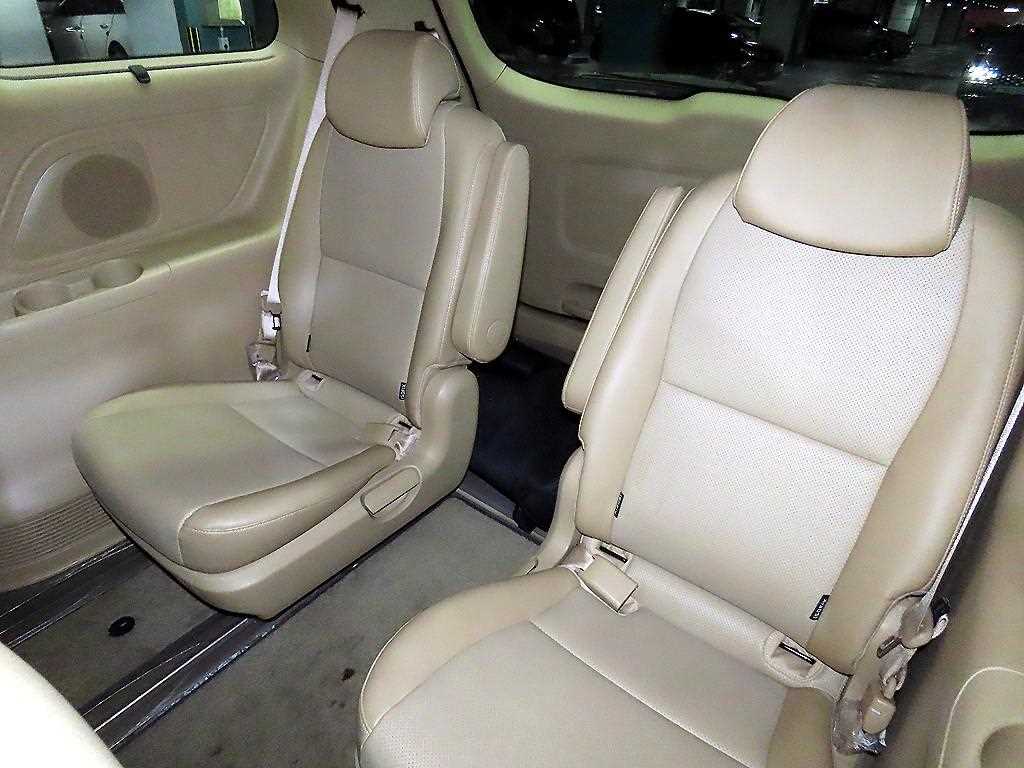 KIA Carnival - Vista 8