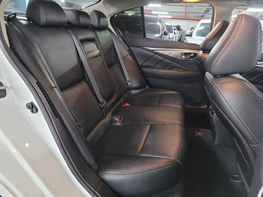 Infiniti Q - Vista 9