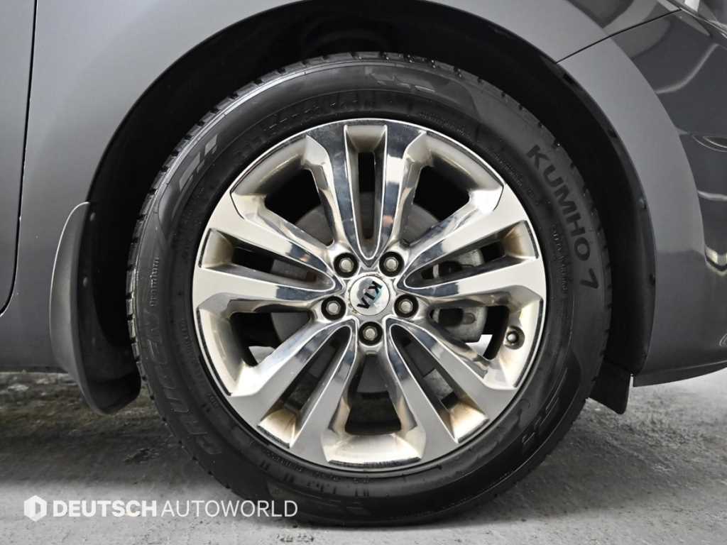 KIA Carnival - Vista 5