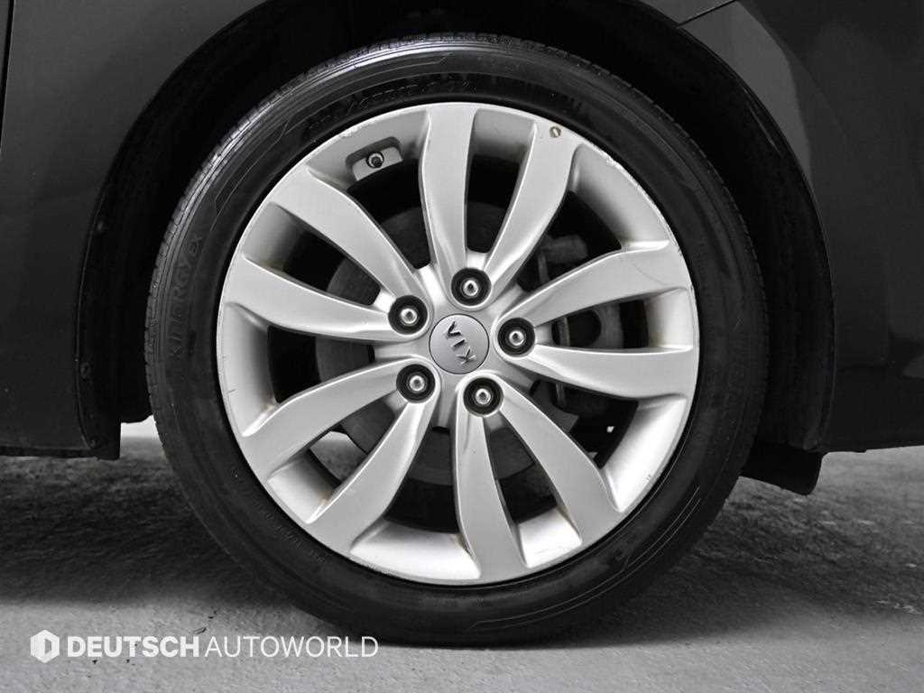 KIA Carens - Vista 5