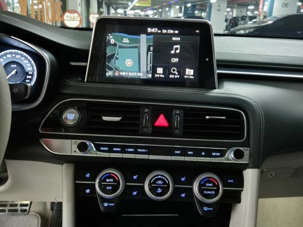 Genesis G70 - Vista 10