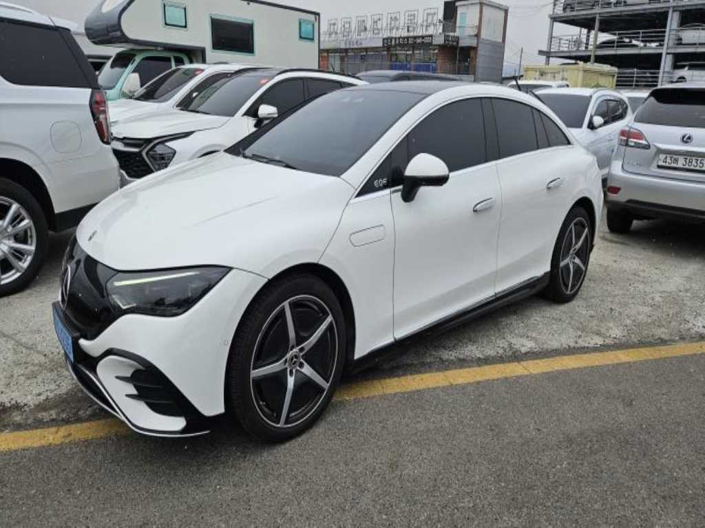 Mercedes Benz EQE - Vista 3