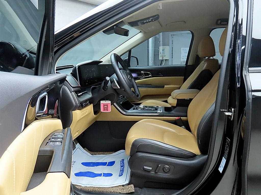 KIA Carnival - Vista 5