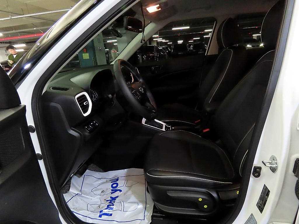 HYUNDAI Venue - Vista 6