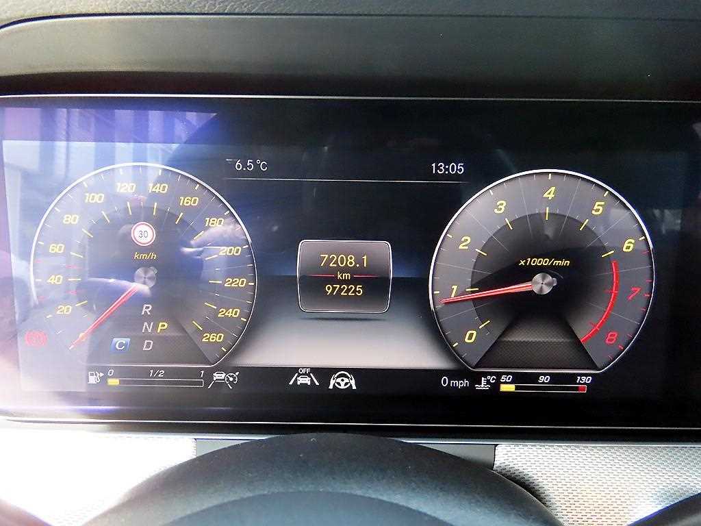 Mercedes Benz E class - Vista 9