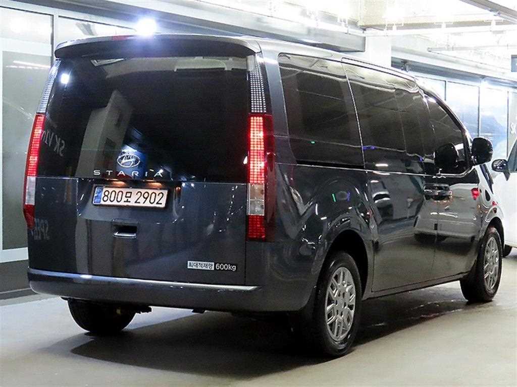 HYUNDAI Staria - Vista 4