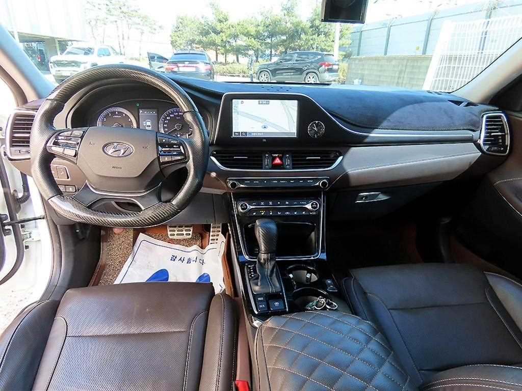 HYUNDAI Grandeur - Vista 7