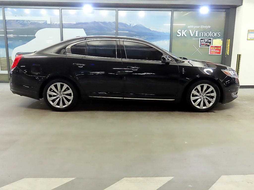 Lincoln MKS - Vista 3