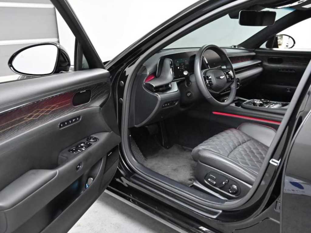 Genesis G90 - Vista 11