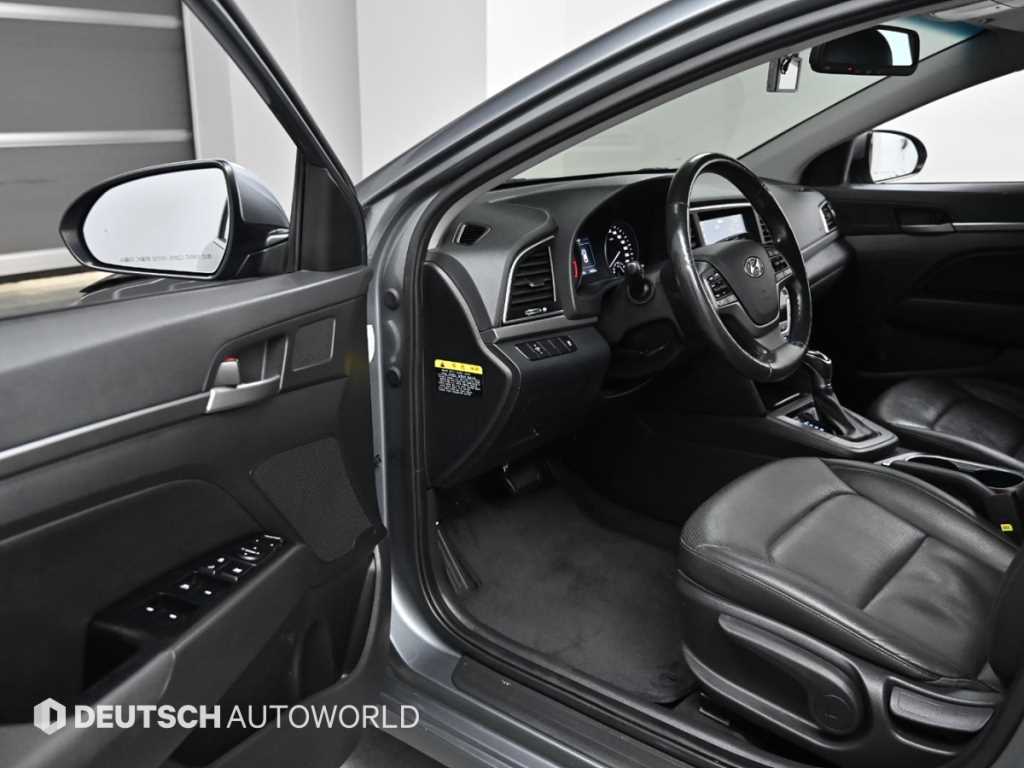 HYUNDAI Avante - Vista 11