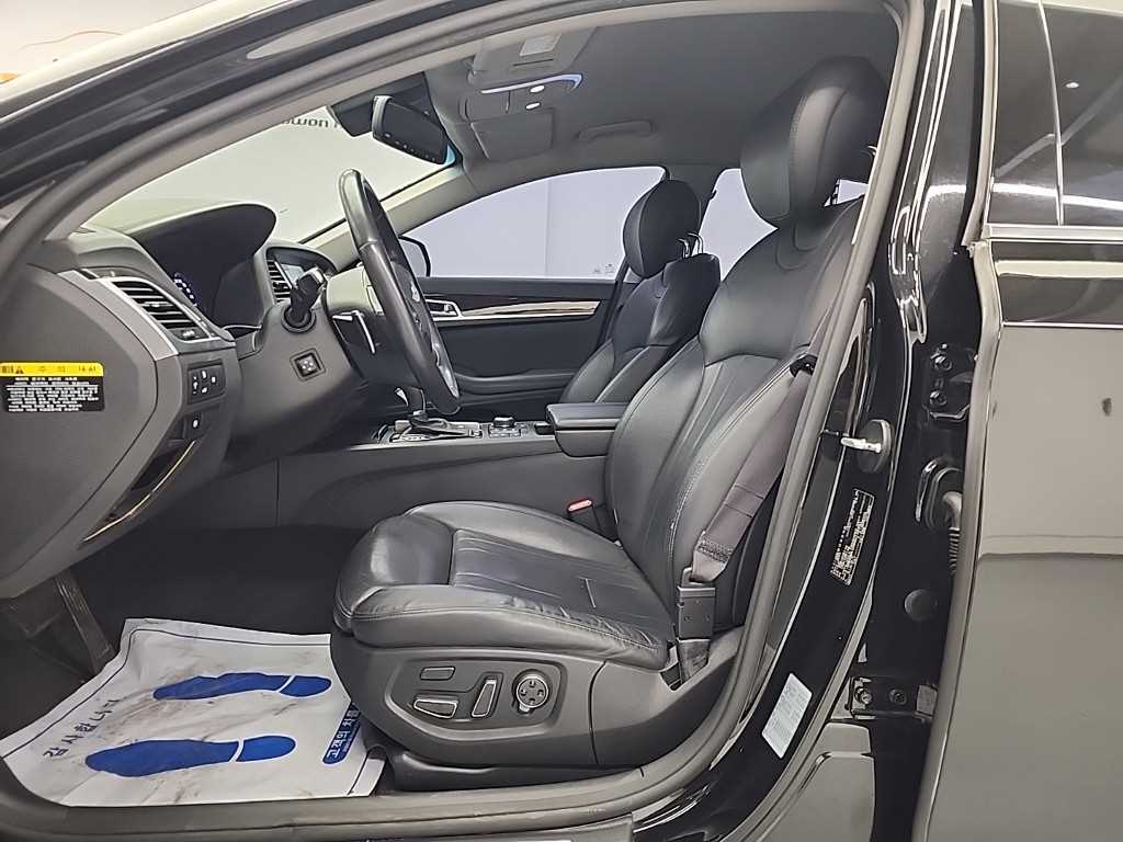 HYUNDAI Genesis - Vista 11