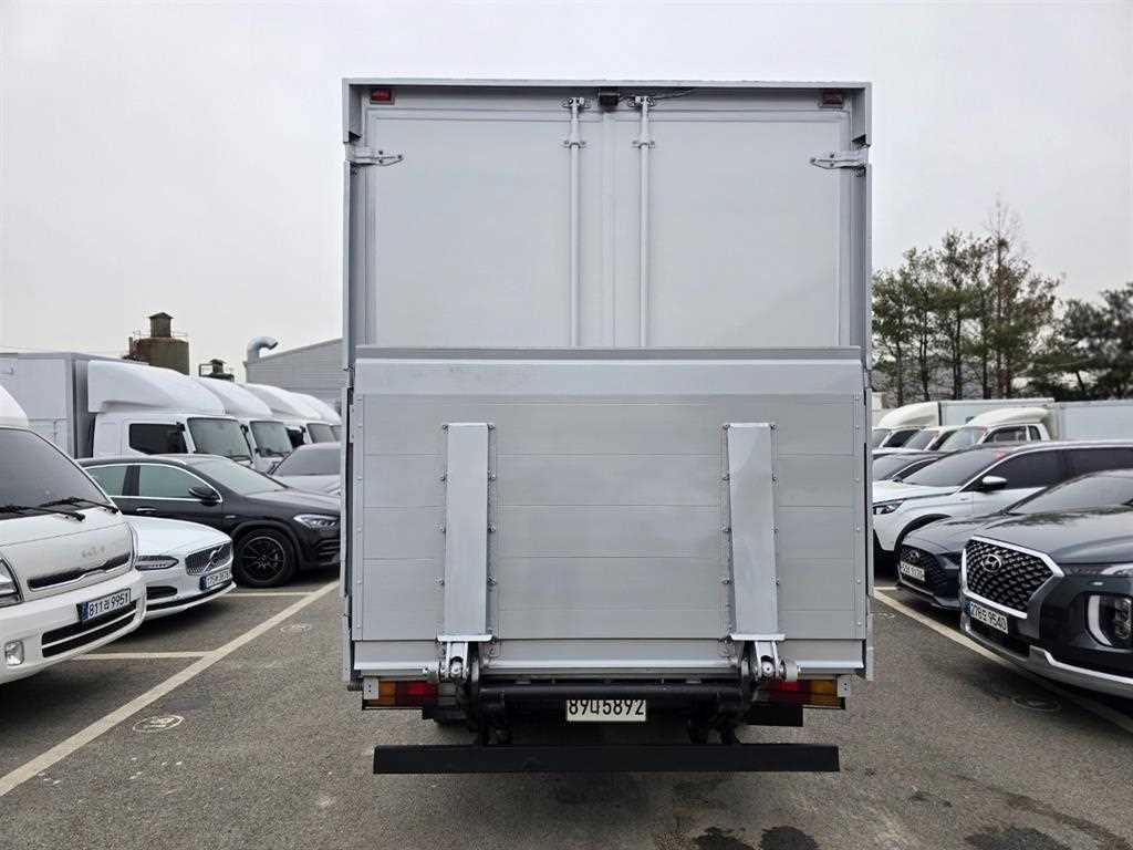 medium and large cargo truck - Vista 5