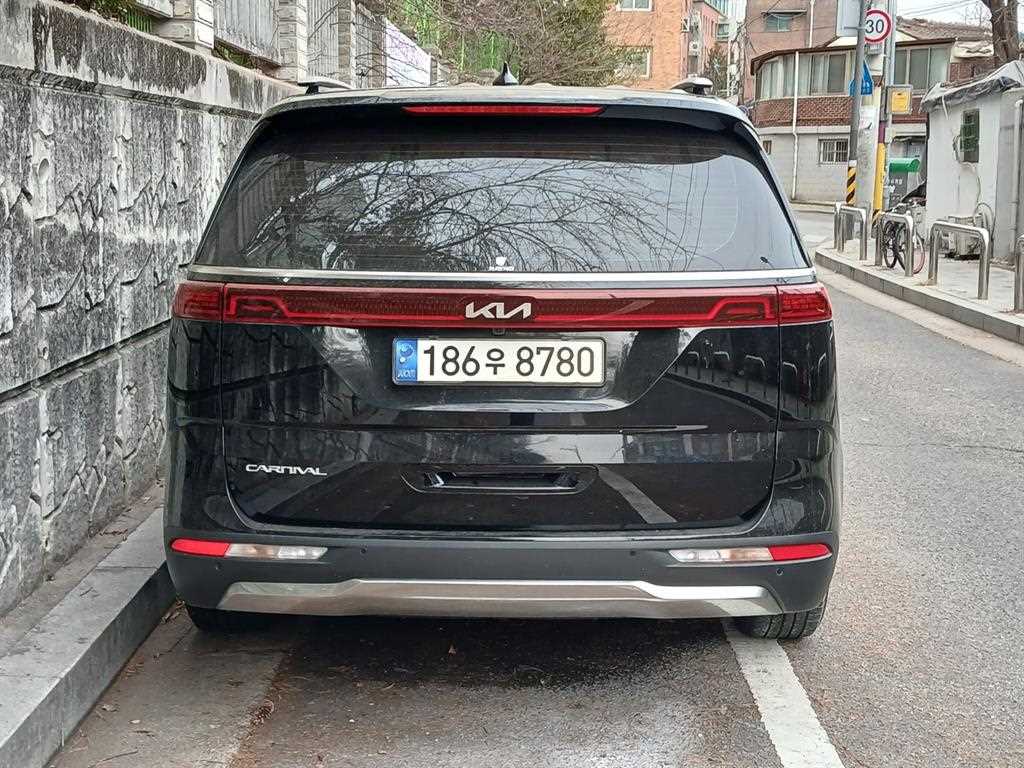 KIA Carnival - Vista 4