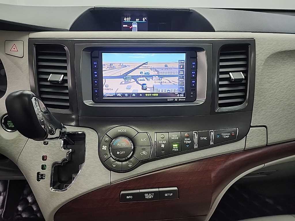 Toyota Siena - Vista 10